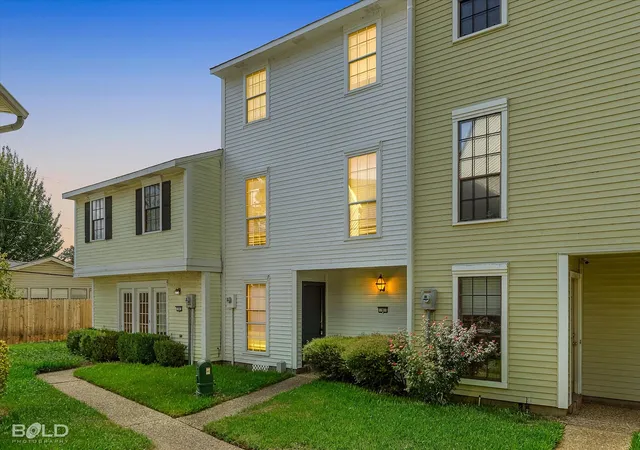 Photo 1 of Townhouse for sale at 1401 Oden St #9, Shreveport, LA 71104 | MLS# 21385878 | Listing updated on 2026-09-27