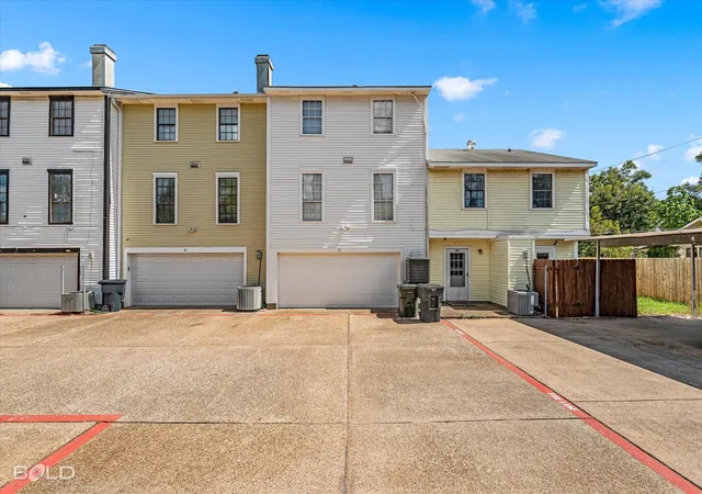 Photo 3 of Townhouse for sale at 1401 Oden St #9, Shreveport, LA 71104 | MLS# 21385878 | Listing updated on 2026-09-27