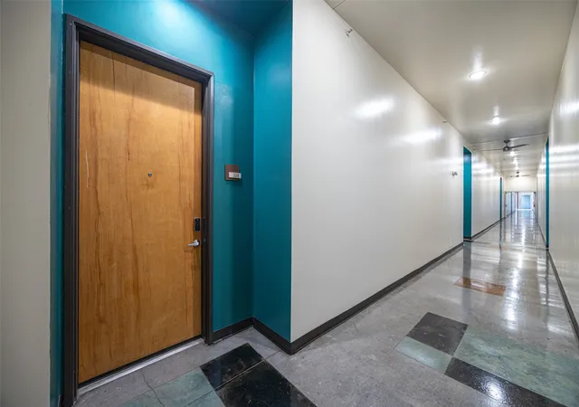 Listing Photo 4 - Condo for sale in building located at 2502 Live Oak St, Dallas, TX 75204 - Unit #329