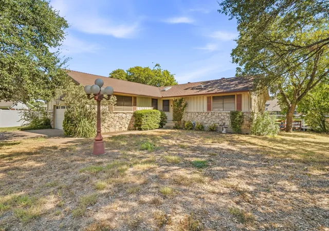 Photo 1 of Single family home for sale at 4017 Dakota Trl, Granbury, TX 76048 | MLS# 21386351 | Listing updated on 2026-10-05