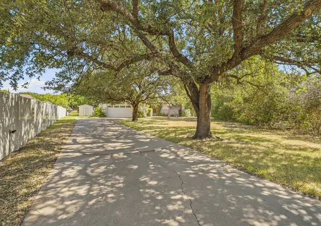 Photo 3 of Single family home for sale at 4017 Dakota Trl, Granbury, TX 76048 | MLS# 21386351 | Listing updated on 2026-10-05