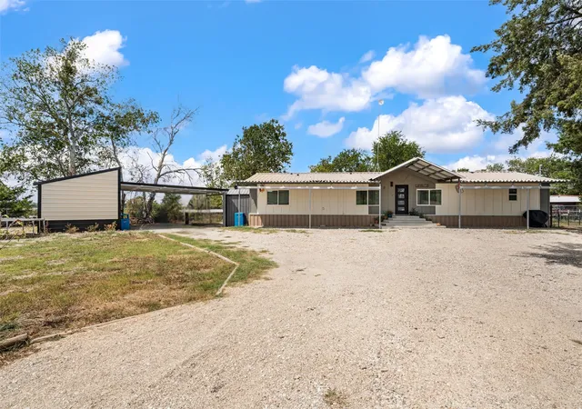 Photo 2 of Manufactured home for sale at 6520 Golinda Dr, Lorena, TX 76655 | MLS# 21387310 | Listing updated on 2026-09-16