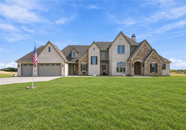 Photo 2 of Single family home for sale at 1180 Wiggins Rd, Maypearl, TX 76064 | MLS# 21385996 | Listing updated on 2026-09-21