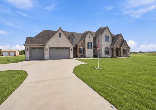 Photo 3 of Single family home for sale at 1180 Wiggins Rd, Maypearl, TX 76064 | MLS# 21385996 | Listing updated on 2026-09-21
