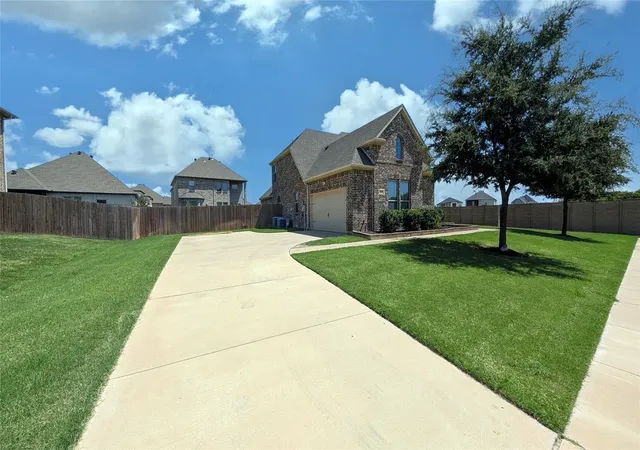 Photo 2 of Single family home for sale at 5205 Shelter Point Ct, Mansfield, TX 76063 | MLS# 21387458 | Listing updated on 2026-10-09