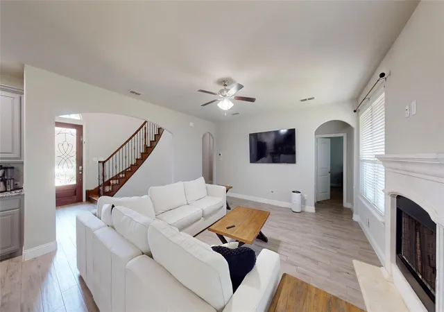Photo 3 of Single family home for sale at 5205 Shelter Point Ct, Mansfield, TX 76063 | MLS# 21387458 | Listing updated on 2026-10-09