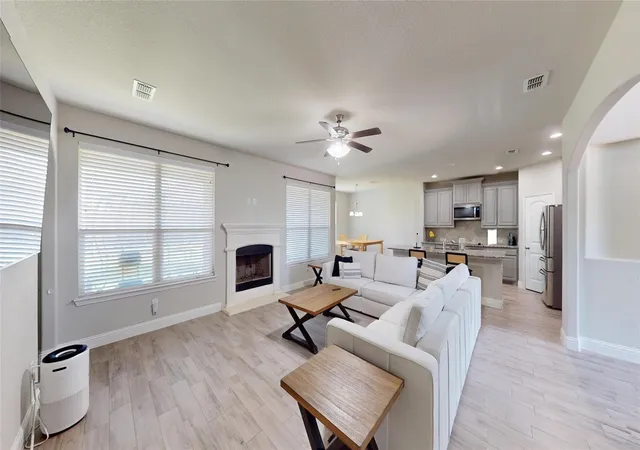Photo 4 of Single family home for sale at 5205 Shelter Point Ct, Mansfield, TX 76063 | MLS# 21387458 | Listing updated on 2026-10-09