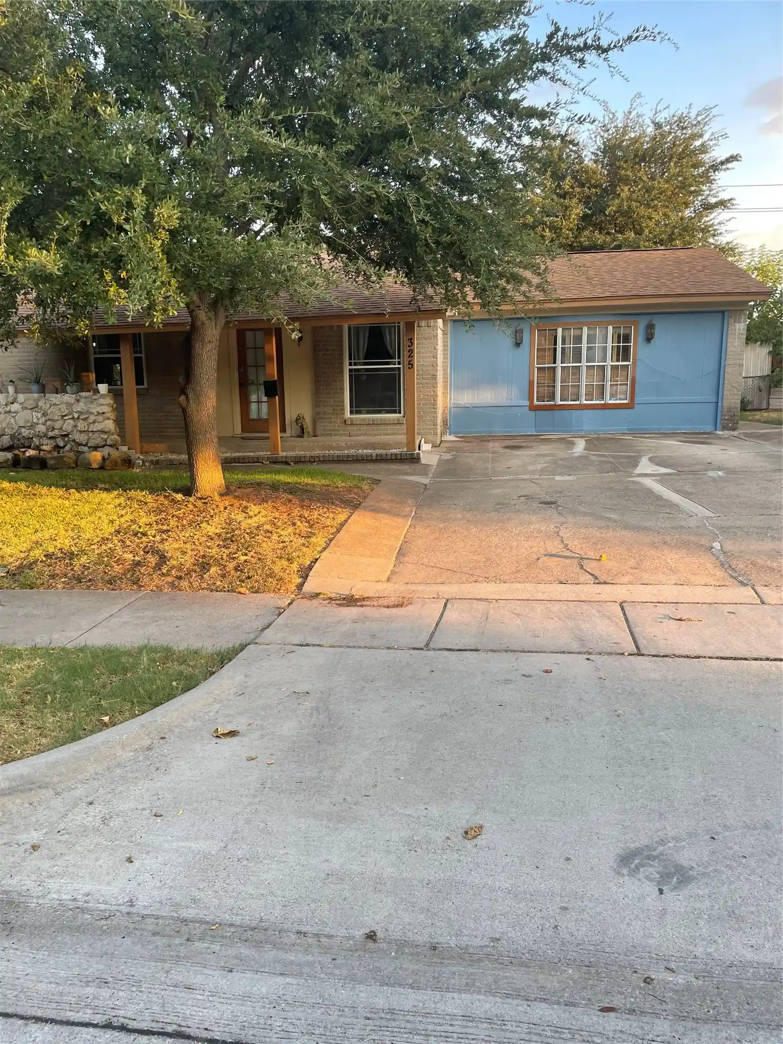 Photo 1 of Single family home for sale at 325 Sparks Dr, Grand Prairie, TX 75051 | MLS# 21387579 | Listing updated on 2026-10-13