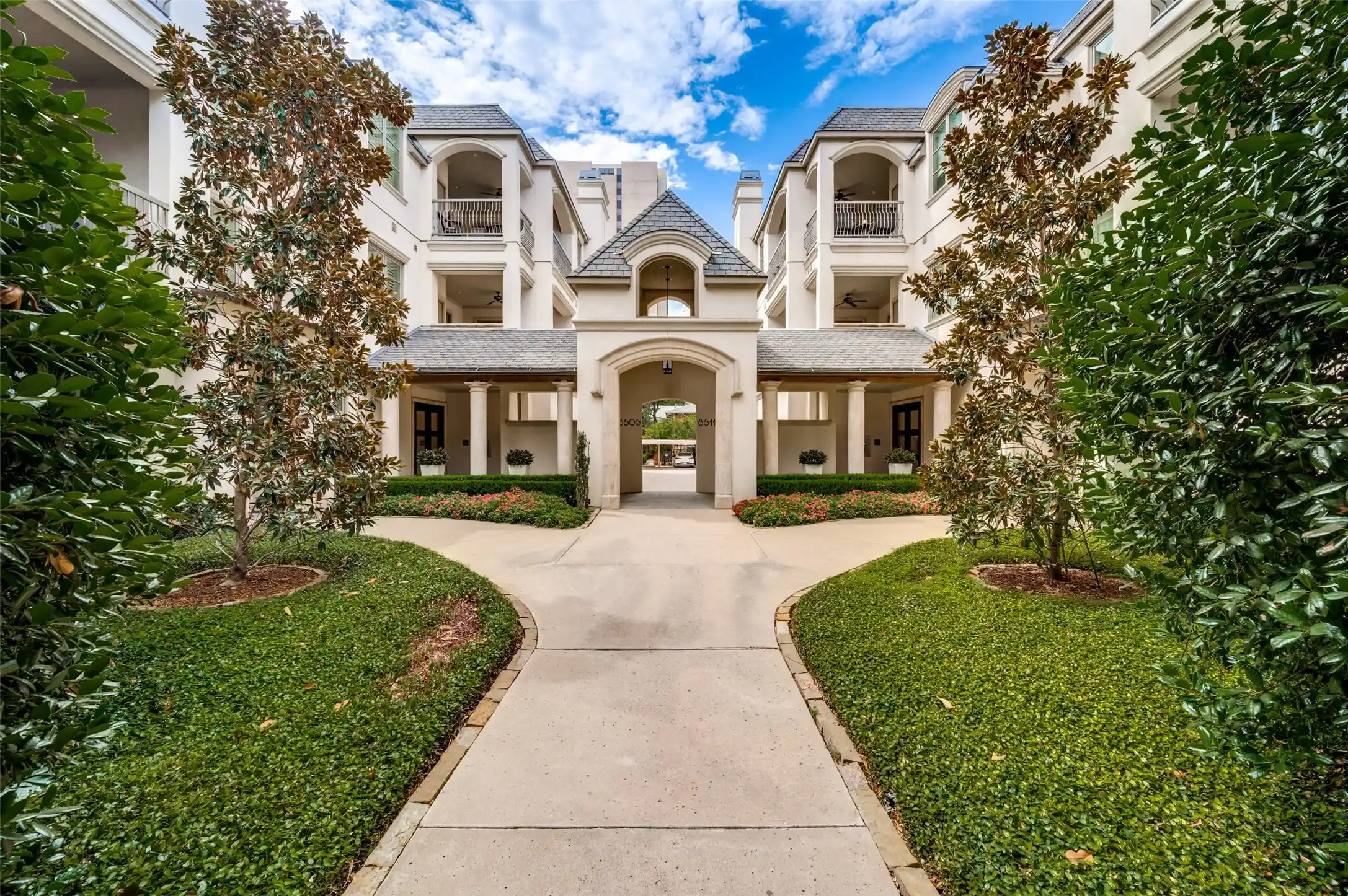 Listing Photo 2 - Condo for sale in 8505 Edgemere Rd located at 8505 Edgemere Rd, Dallas, TX 75225 - Unit #202