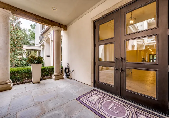 Listing Photo 4 - Condo for sale in building located at 8505 Edgemere Rd, Dallas, TX 75225 - Unit #202
