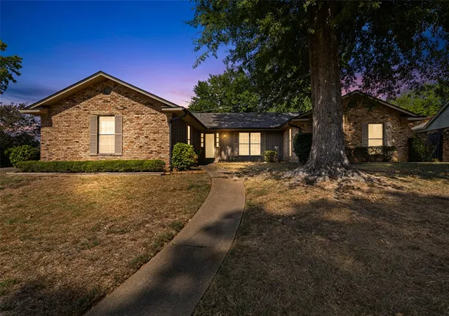 Photo 1 of Single family home for sale at 515 Berkshire Dr, Longview, TX 75605 | MLS# 21387612 | Listing updated on 2026-10-01