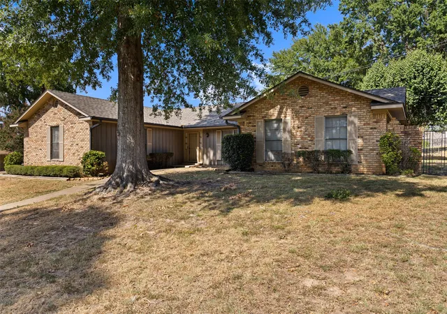 Photo 3 of Single family home for sale at 515 Berkshire Dr, Longview, TX 75605 | MLS# 21387612 | Listing updated on 2026-10-01