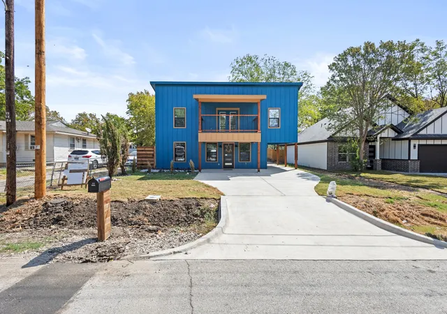 Photo 3 of Single family home for sale at 746 Ella Ave, Dallas, TX 75217 | MLS# 21386395 | Listing updated on 2026-10-05