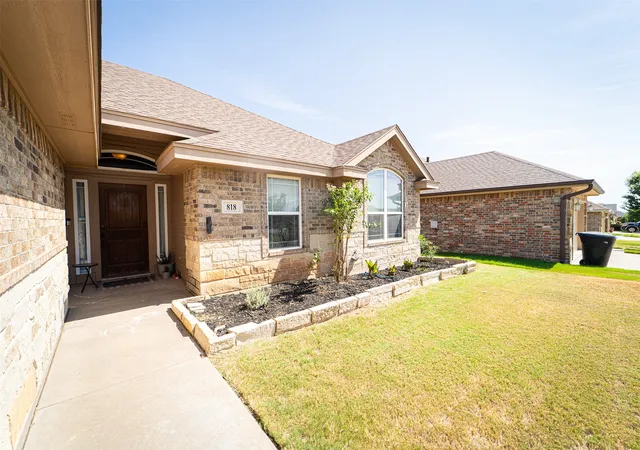 Photo 2 of Sale Pending at 818 Flt Water Dr, Abilene, TX 79602 | MLS# 21387283 | Listing updated on 2026-09-29