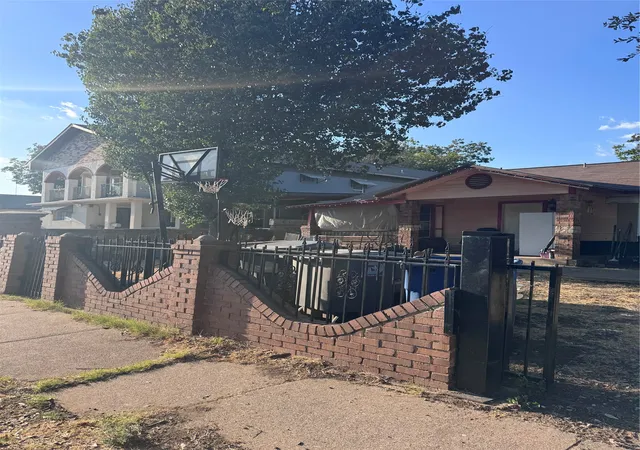 Photo 1 of Sale Pending at 1531 Fairview Ave, Dallas, TX 75223 | MLS# 21387642 | Listing updated on 2026-09-28