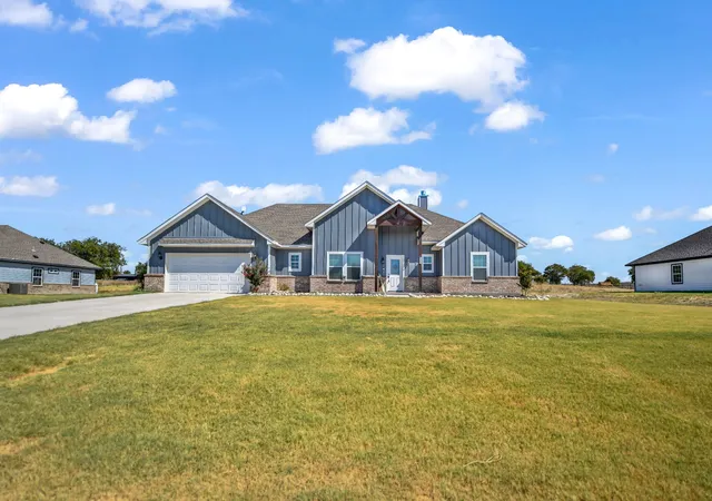 Single family home for sale at 1017 Don Eve Ct, Azle, TX 76020 | MLS# 21386556