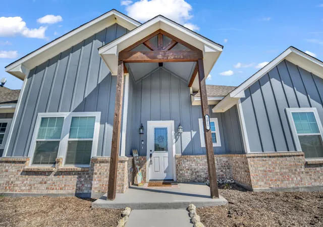 Photo 3 of Single family home for sale at 1017 Don Eve Ct, Azle, TX 76020 | MLS# 21386556 | Listing updated on 2026-10-09