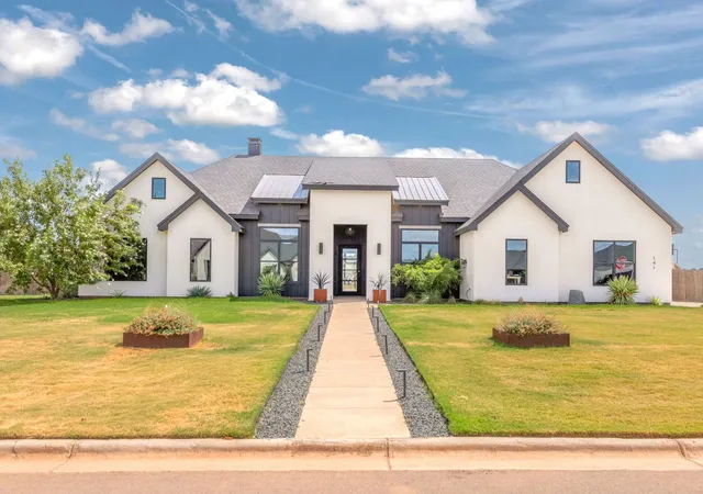 Photo 3 of Single family home for sale at 141 Gainesway Dr, Abilene, TX 79606 | MLS# 21387664 | Listing updated on 2026-10-07