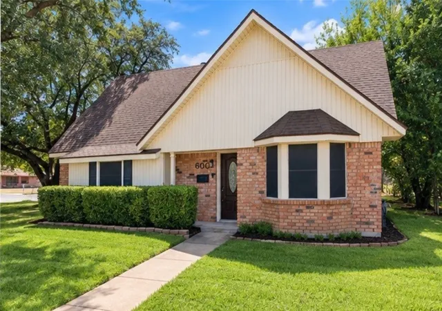 Photo 3 of Single family home for sale at 600 N 60th Street, Waco, TX 76710 | MLS# 21384979 | Listing updated on 2026-10-03
