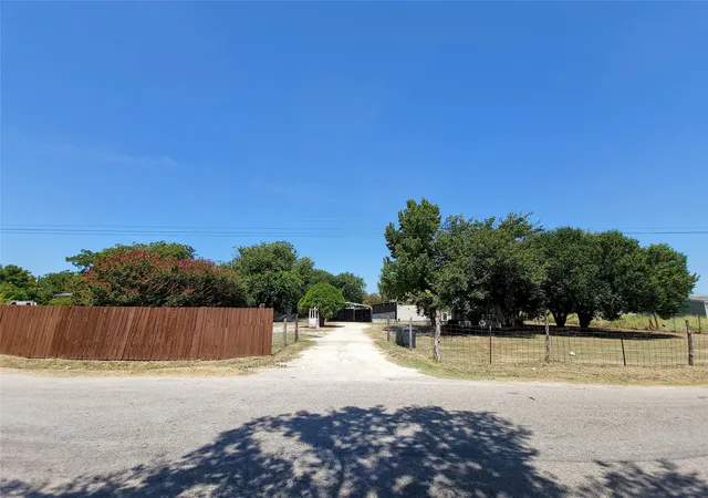 Manufactured home for sale at 11309 County Rd 510, Venus, TX 76084 | MLS# 21367093