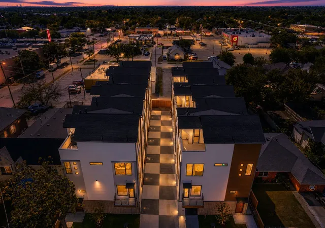 Photo 3 of Condo for sale at 710 W 10th Street #101, Dallas, TX 75208 | MLS# 21386881 | Listing updated on 2026-09-16