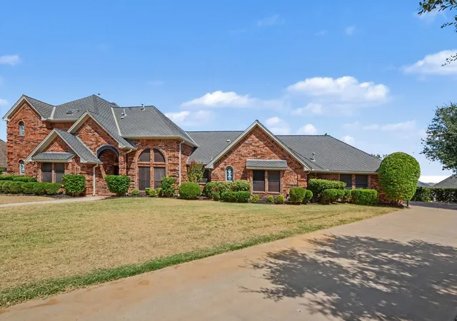 Photo 1 of Single family home for sale at 3503 Pembrooke Pkwy S, Colleyville, TX 76034 | MLS# 21369683 | Listing updated on 2026-09-16