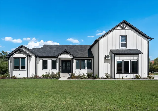 Photo 3 of Mansion for sale at 911 Oldgate Rd, Fort Worth, TX 76108 | MLS# 21387738 | Listing updated on 2026-09-18