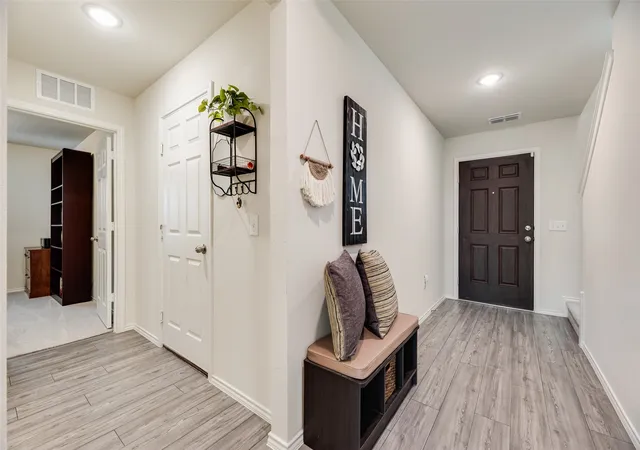 Photo 4 of Single family home for sale at 7005 Adderly Rd, Pilot Point, TX 76258 | MLS# 21387666 | Listing updated on 2026-09-20