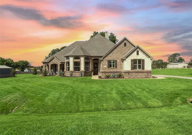 Photo 1 of Single family home for sale at 111 Eagle Point N, Azle, TX 76020 | MLS# 21386933 | Listing updated on 2026-10-08