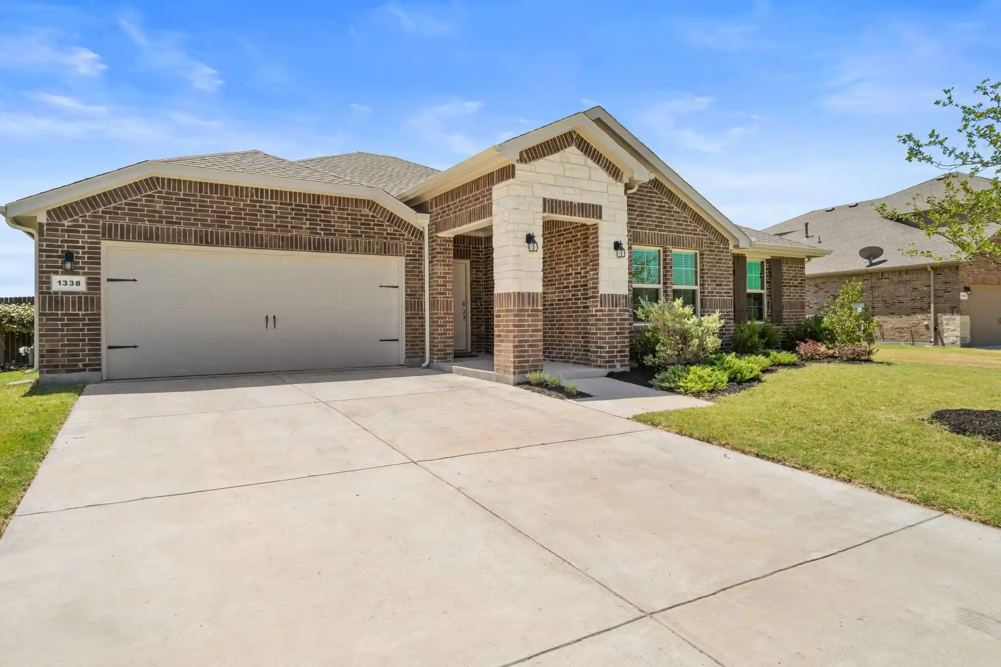 Photo 1 of Single family home for sale at 1338 Rolling Meadows Dr, Cedar Hill, TX 75104 | MLS# 21386961 | Listing updated on 2026-10-12