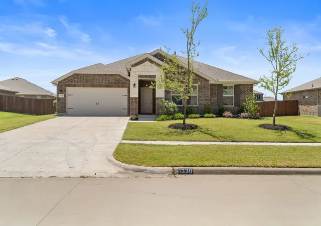 Photo 3 of Single family home for sale at 1338 Rolling Meadows Dr, Cedar Hill, TX 75104 | MLS# 21386961 | Listing updated on 2026-10-03