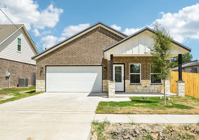 Photo 1 of Single family home for sale at 305 Campbell St, Terrell, TX 75160 | MLS# 21387757 | Listing updated on 2026-09-16
