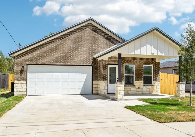 Photo 2 of Single family home for sale at 305 Campbell St, Terrell, TX 75160 | MLS# 21387757 | Listing updated on 2026-09-16
