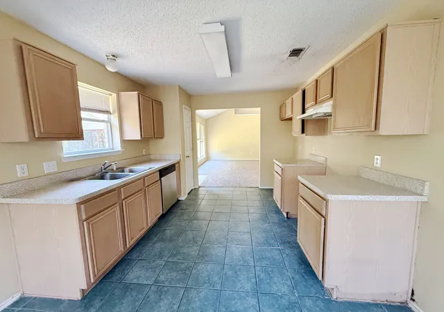 Photo 3 of Single family home for sale at 326 King Arthur Dr, Weatherford, TX 76086 | MLS# 21387779 | Listing updated on 2026-09-17