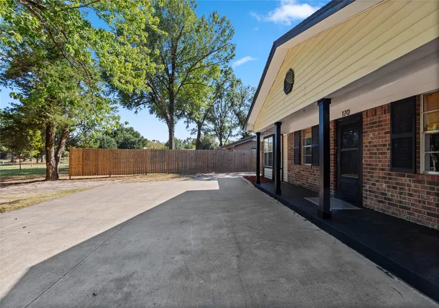 Photo 3 of Single family home for sale at 170 County Rd 1211, Sulphur Springs, TX 75482 | MLS# 21385850 | Listing updated on 2026-09-17