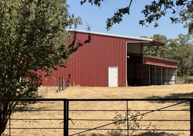 Photo 3 of Manufactured home for sale at 986 County Rd 1785, Sunset, TX 76270 | MLS# 21387782 | Listing updated on 2026-09-21