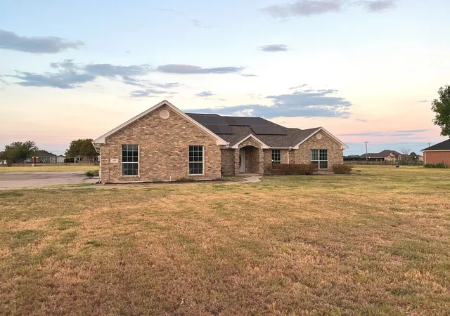 Photo 2 of Single family home for sale at 1085 E Alamosa Dr, Terrell, TX 75160 | MLS# 21387776 | Listing updated on 2026-09-16
