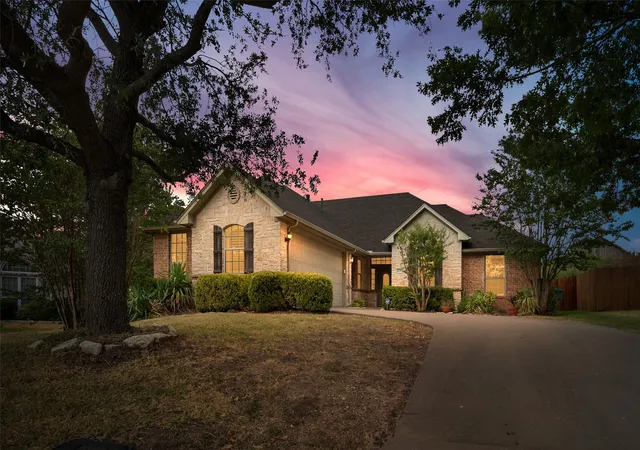 Photo 2 of Single family home for sale at 2205 Covington Ct, Sherman, TX 75092 | MLS# 21387700 | Listing updated on 2026-09-26