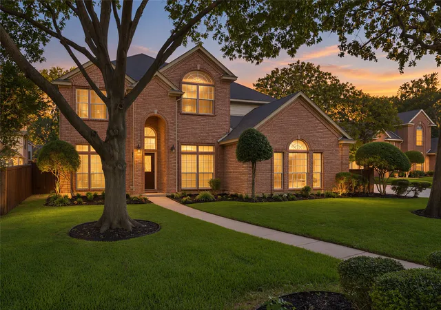 Single family home for sale at 2221 Hidden Woods Ct, Arlington, TX 76006 | MLS# 21362543