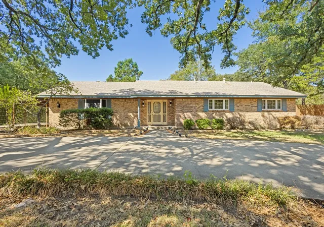 Photo 3 of Single family home for sale at 4286 Country Crk Rd 3321, Greenville, TX 75204 | MLS# 21384862 | Listing updated on 2026-09-26
