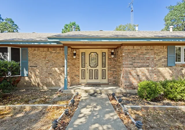 Photo 3 of Single family home for sale at 4286 Country Crk Rd 3321, Greenville, TX 75204 | MLS# 21384862 | Listing updated on 2026-09-26