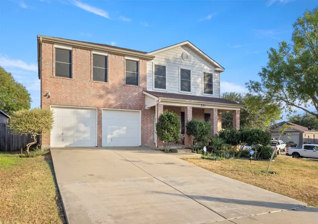 Photo 1 of Single family home for sale at 221 Pinecrest, Seagoville, TX 75159 | MLS# 21387833 | Listing updated on 2026-10-03