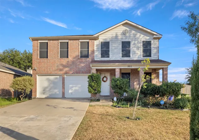 Photo 3 of Single family home for sale at 221 Pinecrest, Seagoville, TX 75159 | MLS# 21387833 | Listing updated on 2026-10-03