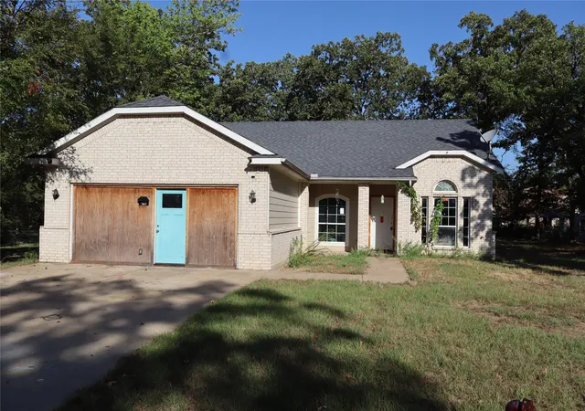 Photo 1 of Single family home for sale at 127 Lynne, Mabank, TX 75156 | MLS# 21387527 | Listing updated on 2026-09-21