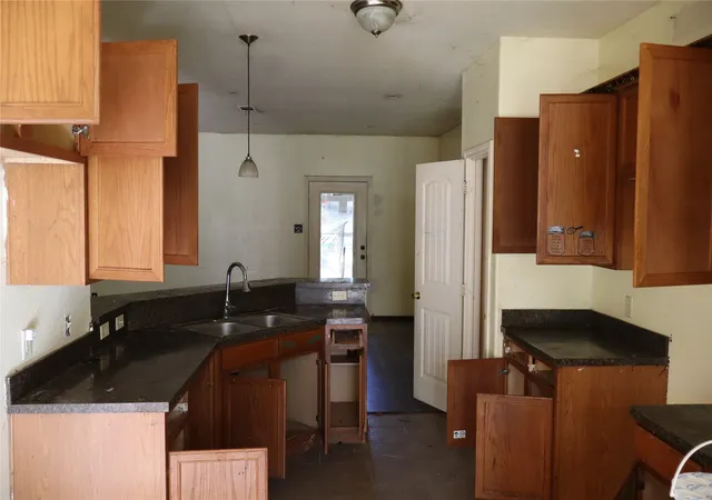 Photo 2 of Single family home for sale at 127 Lynne, Mabank, TX 75156 | MLS# 21387527 | Listing updated on 2026-09-21