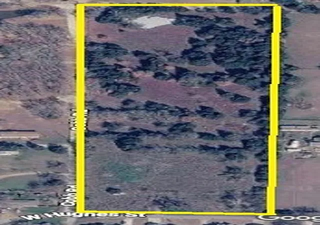 Photo 2 of Land for sale at 565 W Hughes St, Collinsville, TX 76233 | MLS# 21387404 | Listing updated on 2026-09-20