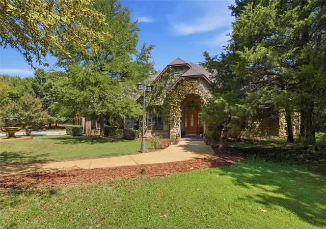 Photo 3 of Single family home for sale at 2050 E Oak Shrs Dr, Cross Roads, TX 76227 | MLS# 21387682 | Listing updated on 2026-10-06