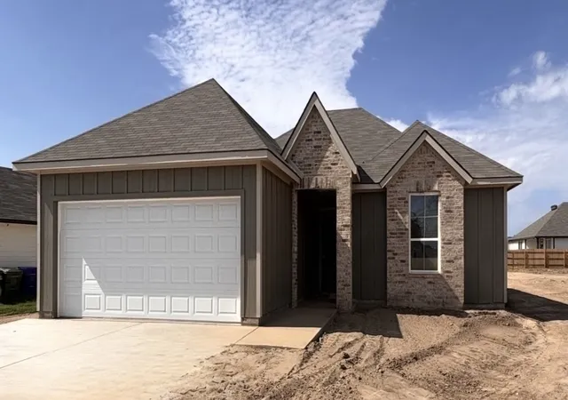 Photo 2 of Single family home for sale at 701 Lobo Rd, Waco, TX 76705 | MLS# 21387867 | Listing updated on 2026-09-24