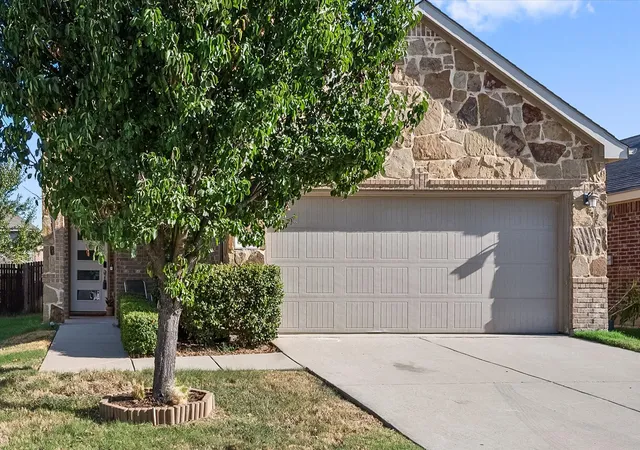 Photo 1 of Single family home for sale at 8825 Deadwood Ln, Aubrey, TX 76227 | MLS# 21386621 | Listing updated on 2026-10-07