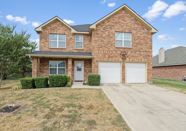 Photo 1 of Single family home for sale at 207 Equestrian Dr, Waxahachie, TX 75165 | MLS# 21387119 | Listing updated on 2026-09-29